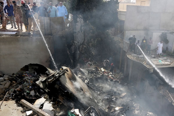 Pakistan International Passenger Flight crashes in Karachi