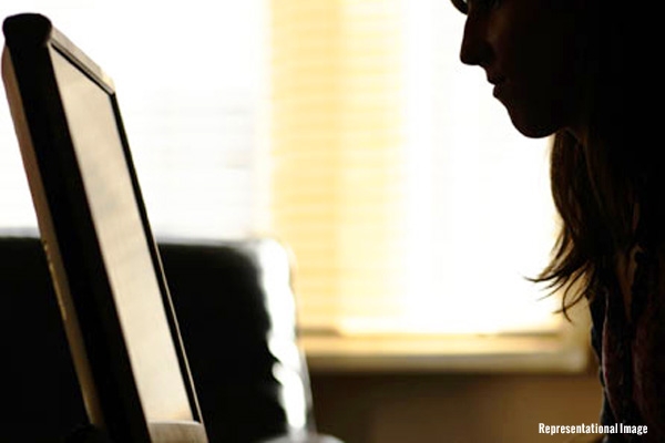 Online Fraudster Betrays Woman Teacher },{Online Fraudster Betrays Woman Teacher