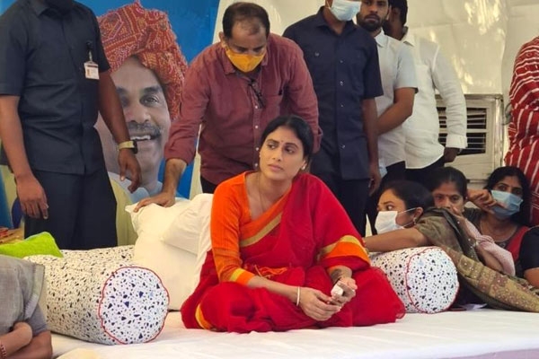YS Sharmila detained after she stages protest for job notifications