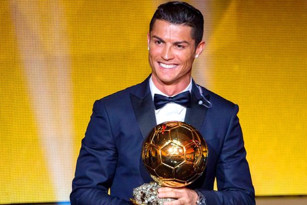 Cristiano Ronaldo retains his Fifa Ballon d'Or},{Cristiano Ronaldo retains his Fifa Ballon d'Or