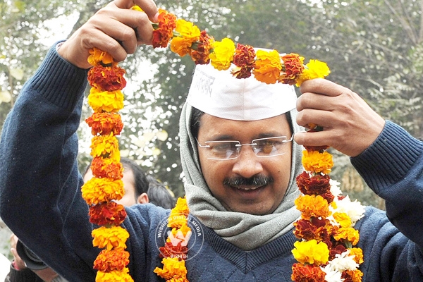Arvind Kejriwal takes oath as CM of Delhi},{Arvind Kejriwal takes oath as CM of Delhi