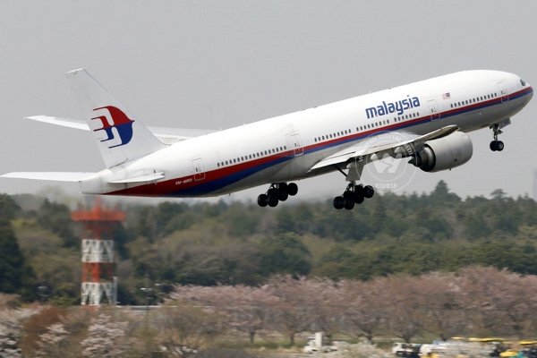 Malaysia Airlines jet take-off aborted to avoid collision },{Malaysia Airlines jet take-off aborted to avoid collision