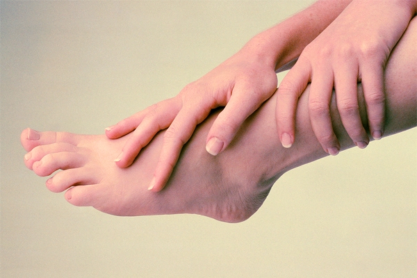 Legs Invite Fans, Tips to Maintain Healthy Feet},{Legs Invite Fans, Tips to Maintain Healthy Feet