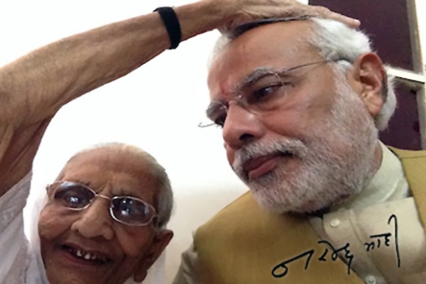 Modi's mother selfie gets over 5000 retweets in an hour},{Modi's mother selfie gets over 5000 retweets in an hour