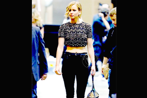 What's Jennifer Lawrence and Chris Martin doing in Las Vegas?},{What's Jennifer Lawrence and Chris Martin doing in Las Vegas?