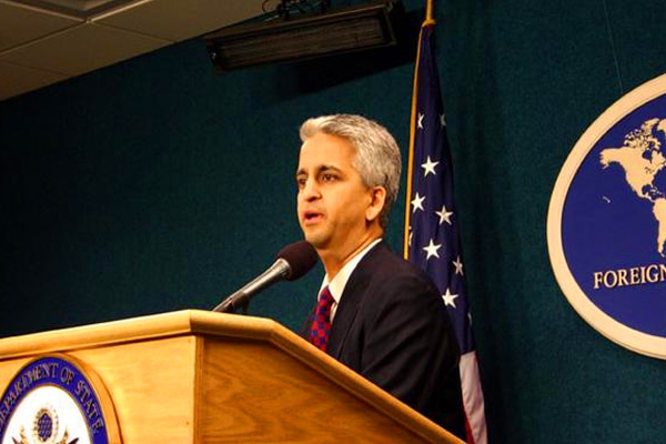 India-born Sunil Gulati may head FIFA?},{India-born Sunil Gulati may head FIFA?