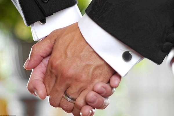 Greek Parliament nods for same sex marriage legalization},{Greek Parliament nods for same sex marriage legalization